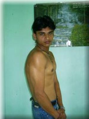 Looking for a hunk like me come on im here