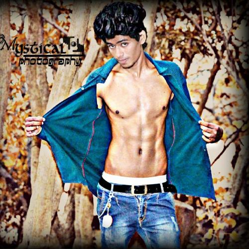 Tu hot me hot***ðŸ˜˜ baki sb bhad m jaye bc...